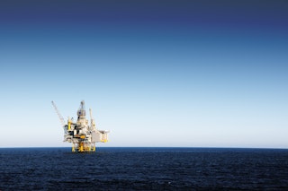 Offshore oil platform i Stock 157439804